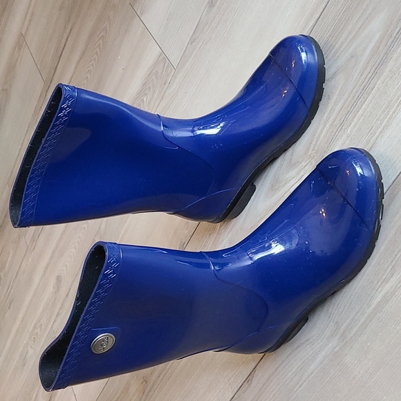 UGG Shoes - Ugg Sienna Calf Length Rain Boots Royal Blue and Black sz 7